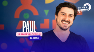 Paul, souris sur un mur coloré dans les locaux de D-Edge