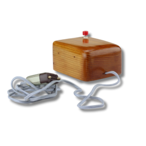 Prototype de la 1ere souris informatique en bois par Douglas Engelbart.