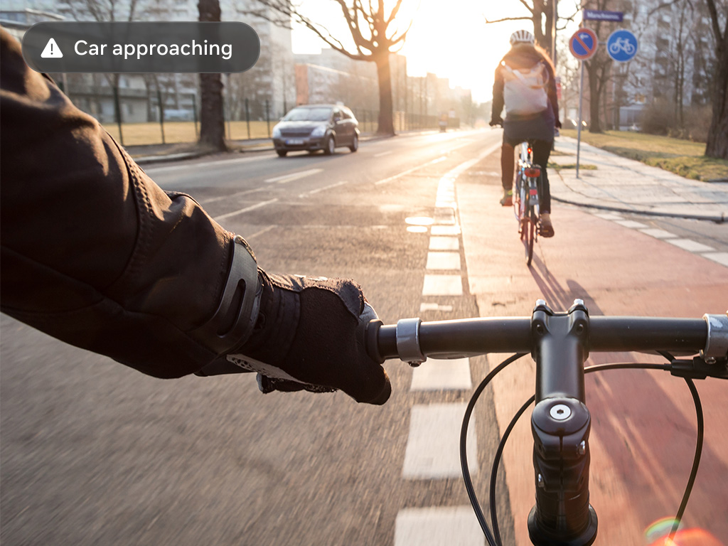 Image Meta : un exemple concret issu de la documentation V-JEPA2 concerne des accessoires intelligents pour la ville.